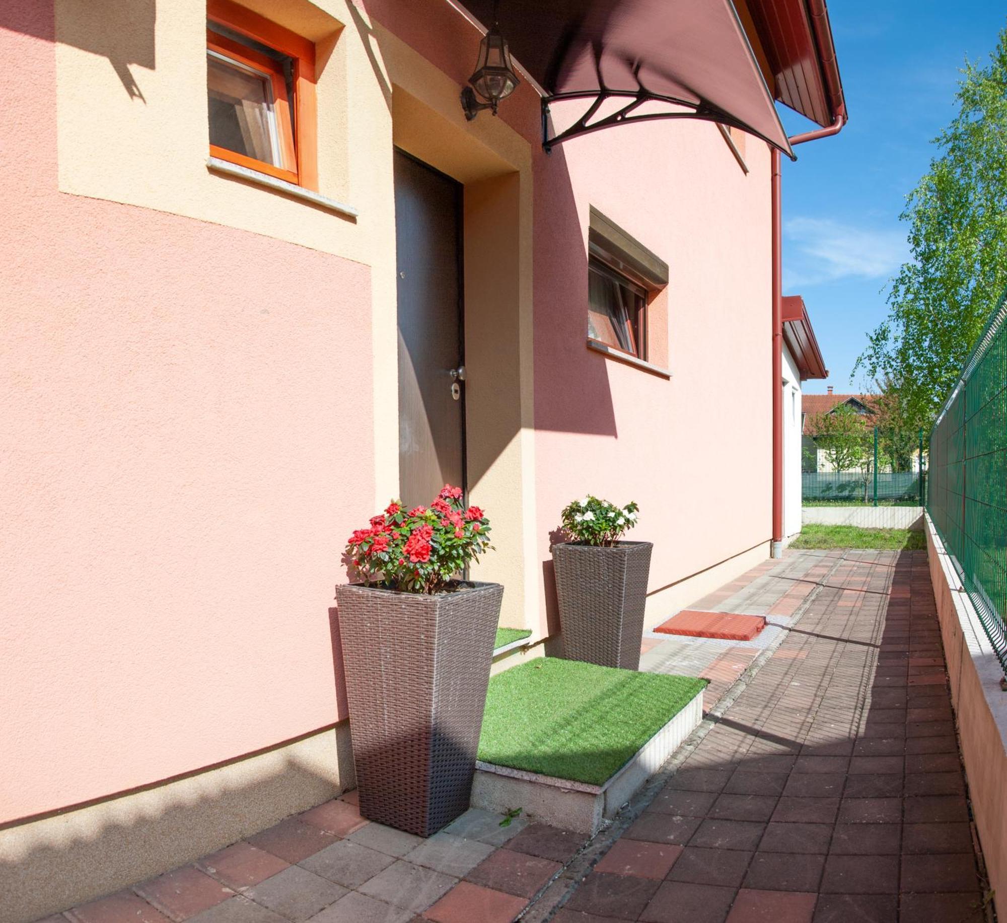 Hana Superior Appartement *